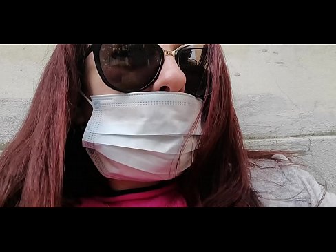 ❤️ Η Νικολέτα εκδικείται τον γείτονά της και κατουράει στο γκαράζ του (Ειδικό Covid19 Ιταλική καραντίνα) ❤️ Πορνό βίντεο ️❤