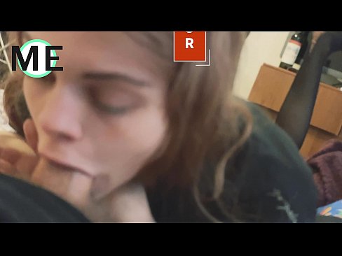 ❤️ Πούτσος στο λαιμό της, σκισμένο καλσόν και σκισμένα τακούνια ❤️ Πορνό βίντεο ️❤